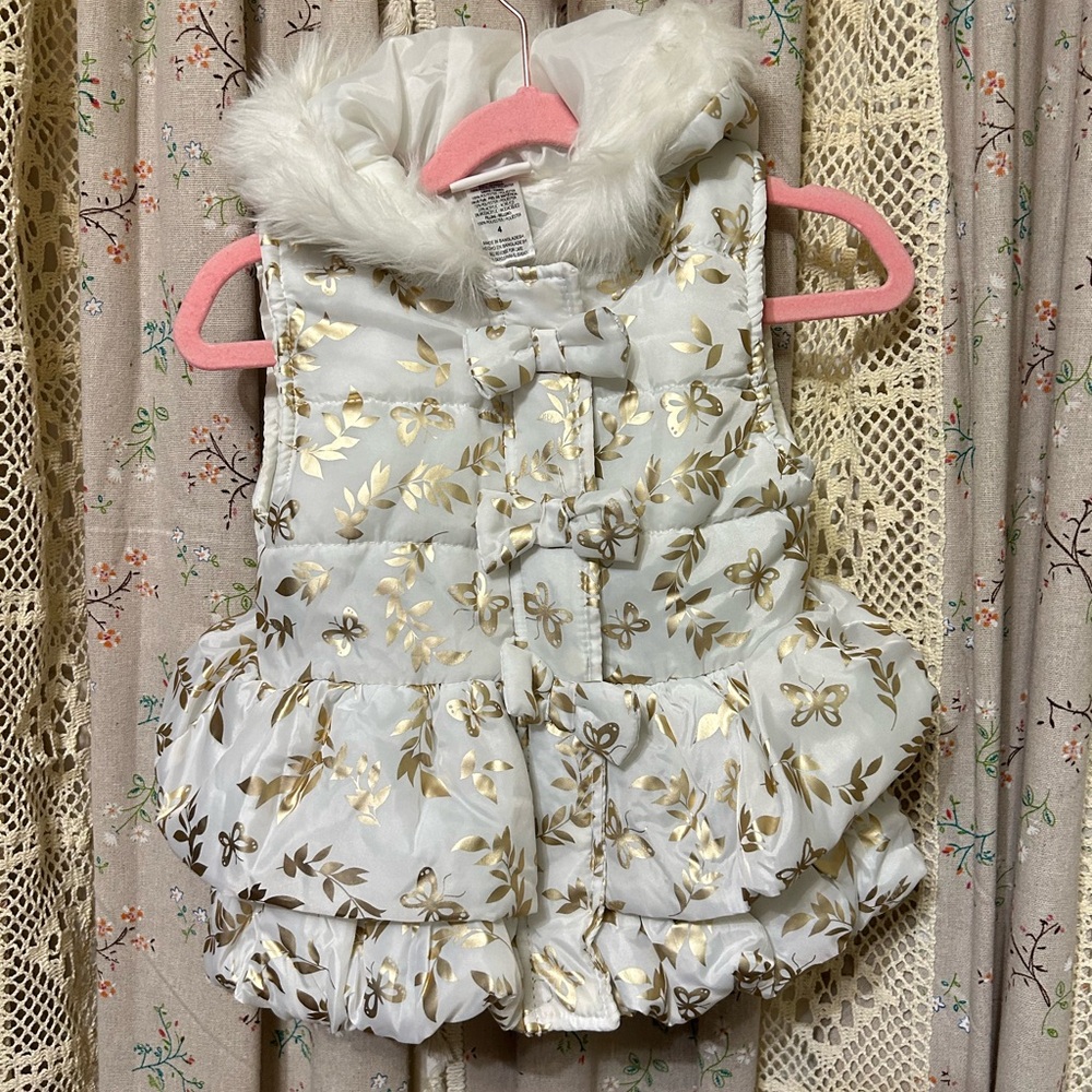 3/$30 Little Lass White & Gold Ruffle Puffer Vest w/ Faux Fur Hood – Size 4